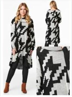 Papillon Black and White Geometric Knit Tunic Dress